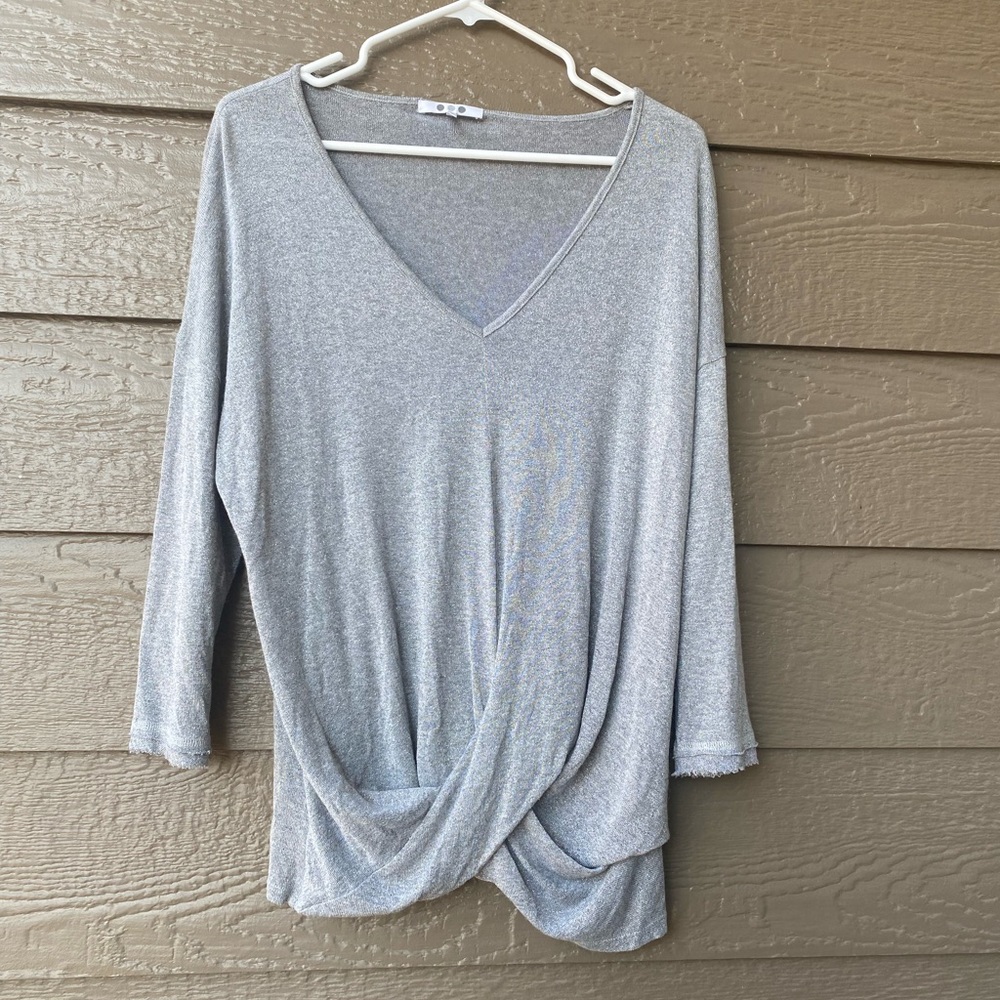 Three Dots Top Twist Front 3/4 Sleeves Silver Gray V-neck Size L
